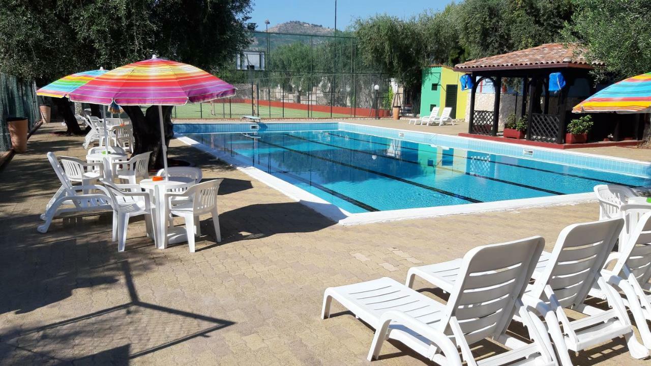 Camping Village Degli Ulivi 马蒂纳塔 外观 照片